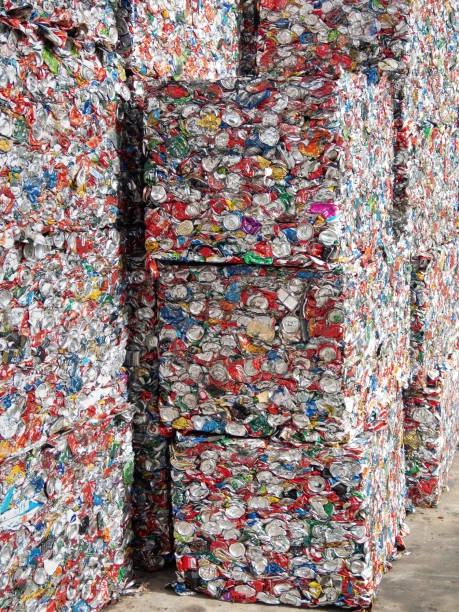 Latas para reciclagem de lixo em Niterói